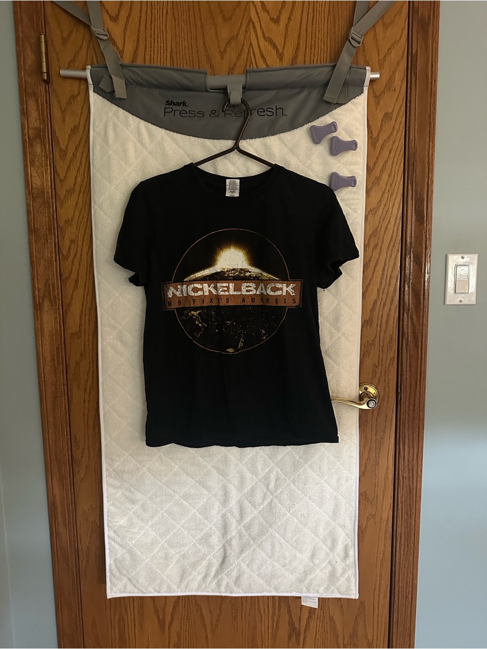 Gildan Black Nickelback Band Graphic Tee with Gold Logo Accent